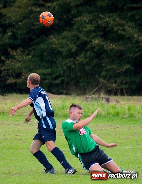 Zdjęcie w galerii na portalu naszraciborz.pl: Nerwowa kanonada w Rudniku. Derby gminy dla Zrywu wiadomości z regionu
