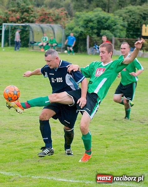 Zdjęcie w galerii na portalu naszraciborz.pl: Nerwowa kanonada w Rudniku. Derby gminy dla Zrywu wiadomości z regionu