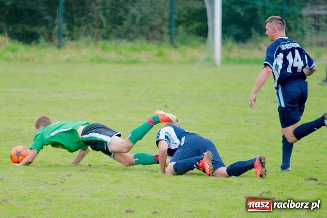 Zdjęcie w galerii na portalu naszraciborz.pl: Nerwowa kanonada w Rudniku. Derby gminy dla Zrywu wiadomości z regionu