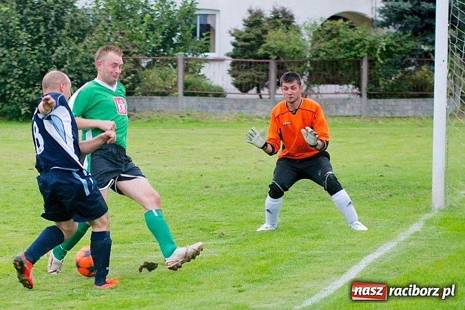 Zdjęcie w galerii na portalu naszraciborz.pl: Nerwowa kanonada w Rudniku. Derby gminy dla Zrywu wiadomości z regionu