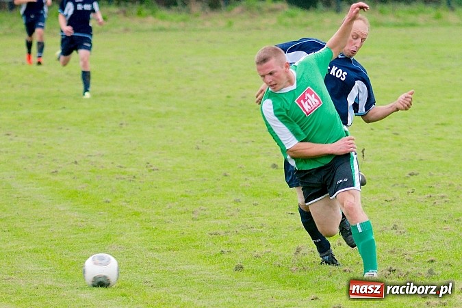 Zdjęcie w galerii na portalu naszraciborz.pl: Nerwowa kanonada w Rudniku. Derby gminy dla Zrywu wiadomości z regionu