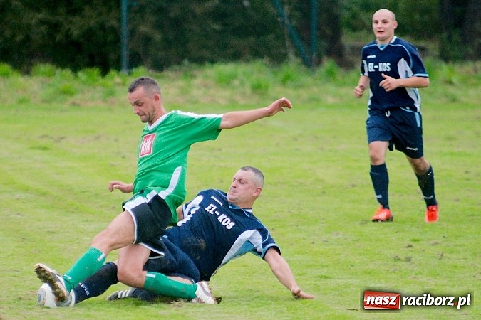 Zdjęcie w galerii na portalu naszraciborz.pl: Nerwowa kanonada w Rudniku. Derby gminy dla Zrywu wiadomości z regionu