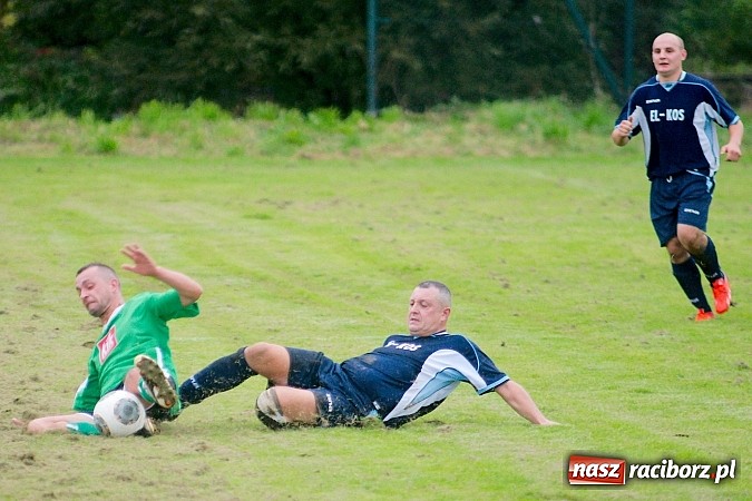 Zdjęcie w galerii na portalu naszraciborz.pl: Nerwowa kanonada w Rudniku. Derby gminy dla Zrywu wiadomości z regionu