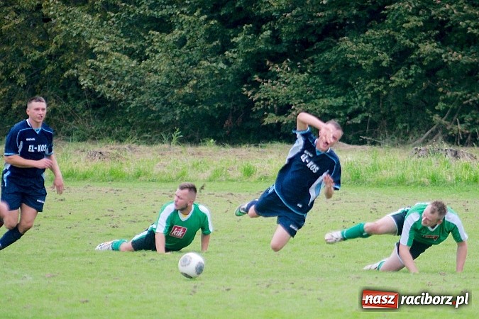 Zdjęcie w galerii na portalu naszraciborz.pl: Nerwowa kanonada w Rudniku. Derby gminy dla Zrywu wiadomości z regionu