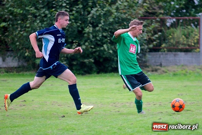 Zdjęcie w galerii na portalu naszraciborz.pl: Nerwowa kanonada w Rudniku. Derby gminy dla Zrywu wiadomości z regionu