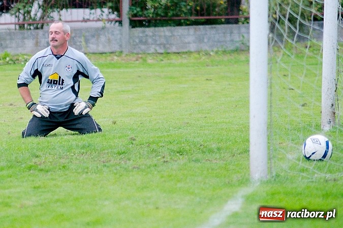 Zdjęcie w galerii na portalu naszraciborz.pl: Nerwowa kanonada w Rudniku. Derby gminy dla Zrywu wiadomości z regionu