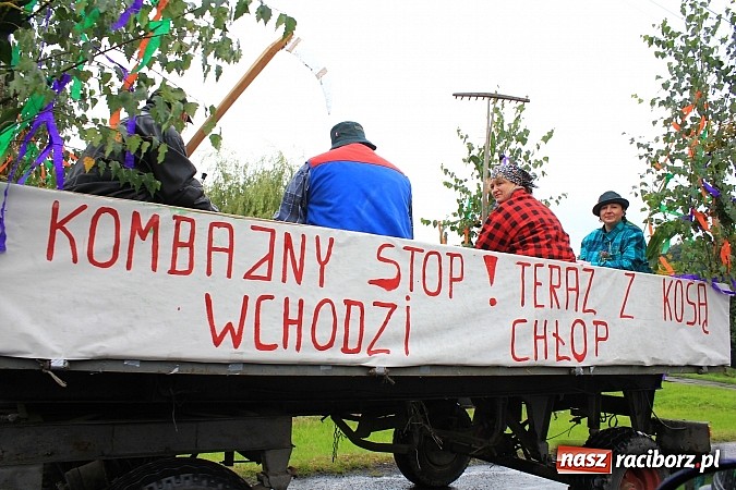 Zdjęcie w galerii na portalu naszraciborz.pl: Korowód dożynkowy w Rzuchowie: Ciągle deszcze, a zboże stoi w polu jeszcze wiadomości z regionu
