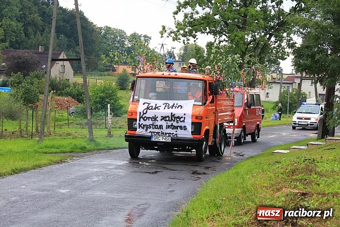 Zdjęcie w galerii na portalu naszraciborz.pl: Korowód dożynkowy w Rzuchowie: Ciągle deszcze, a zboże stoi w polu jeszcze wiadomości z regionu