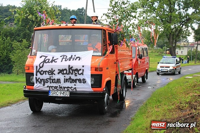Zdjęcie w galerii na portalu naszraciborz.pl: Korowód dożynkowy w Rzuchowie: Ciągle deszcze, a zboże stoi w polu jeszcze wiadomości z regionu