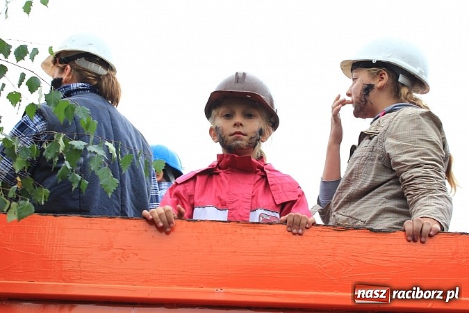 Zdjęcie w galerii na portalu naszraciborz.pl: Korowód dożynkowy w Rzuchowie: Ciągle deszcze, a zboże stoi w polu jeszcze wiadomości z regionu