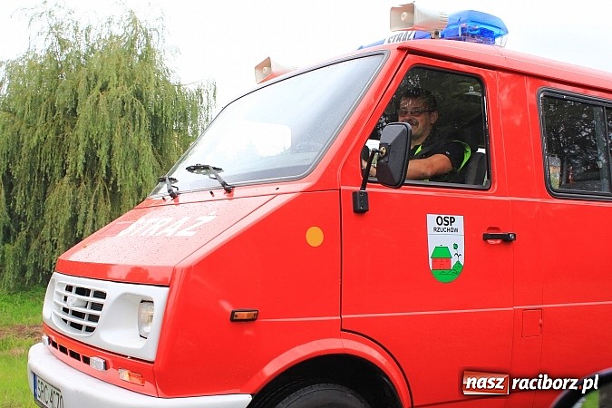 Zdjęcie w galerii na portalu naszraciborz.pl: Korowód dożynkowy w Rzuchowie: Ciągle deszcze, a zboże stoi w polu jeszcze wiadomości z regionu