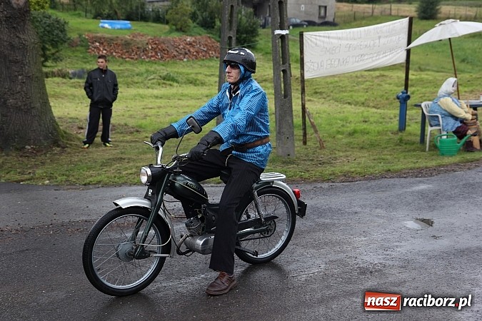 Zdjęcie w galerii na portalu naszraciborz.pl: Korowód dożynkowy w Rzuchowie: Ciągle deszcze, a zboże stoi w polu jeszcze wiadomości z regionu
