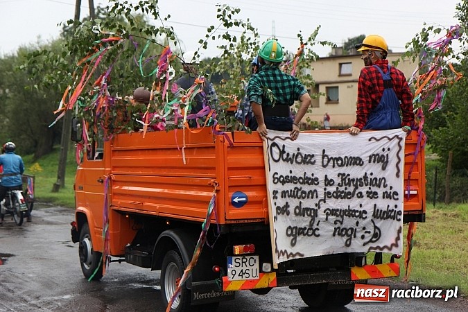 Zdjęcie w galerii na portalu naszraciborz.pl: Korowód dożynkowy w Rzuchowie: Ciągle deszcze, a zboże stoi w polu jeszcze wiadomości z regionu