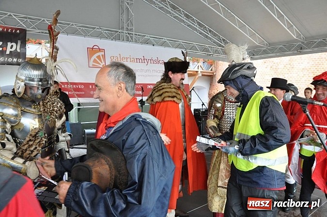 Zdjęcie w galerii na portalu naszraciborz.pl: Łatwo nie było, ale dali rady. Przemarsz Sobieskiego z Rud do Raciborza wiadomości z regionu