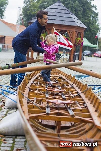 Zdjęcie w galerii na portalu naszraciborz.pl: Rodzinny piknik na raciborskim zamku wiadomości z regionu