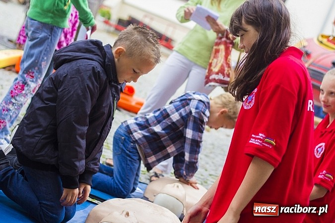 Zdjęcie w galerii na portalu naszraciborz.pl: Rodzinny piknik na raciborskim zamku wiadomości z regionu
