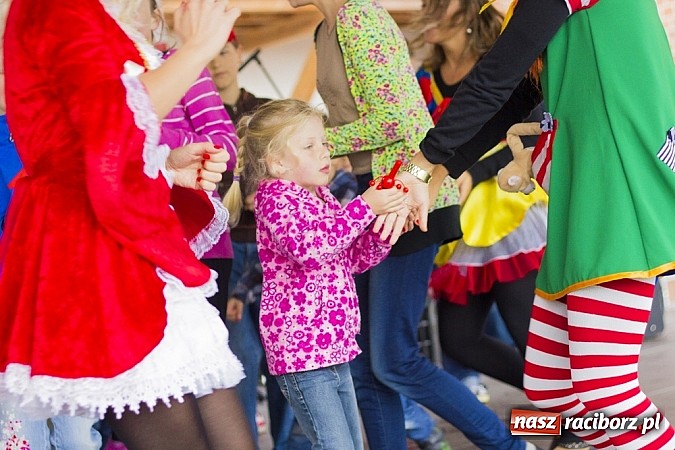 Zdjęcie w galerii na portalu naszraciborz.pl: Rodzinny piknik na raciborskim zamku wiadomości z regionu