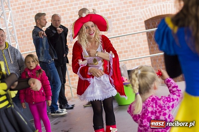 Zdjęcie w galerii na portalu naszraciborz.pl: Rodzinny piknik na raciborskim zamku wiadomości z regionu