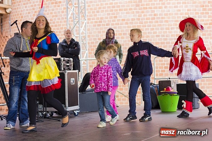 Zdjęcie w galerii na portalu naszraciborz.pl: Rodzinny piknik na raciborskim zamku wiadomości z regionu