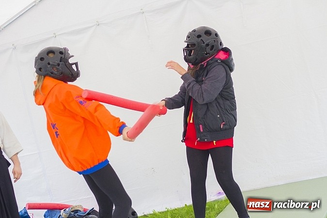 Zdjęcie w galerii na portalu naszraciborz.pl: Rodzinny piknik na raciborskim zamku wiadomości z regionu