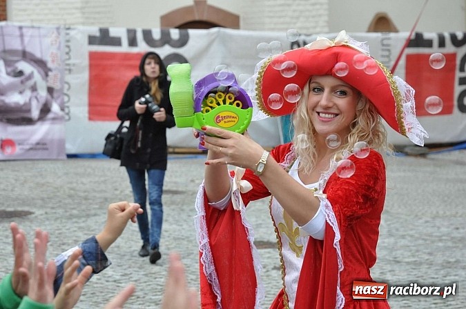 Zdjęcie w galerii na portalu naszraciborz.pl: Rodzinny piknik na raciborskim zamku wiadomości z regionu