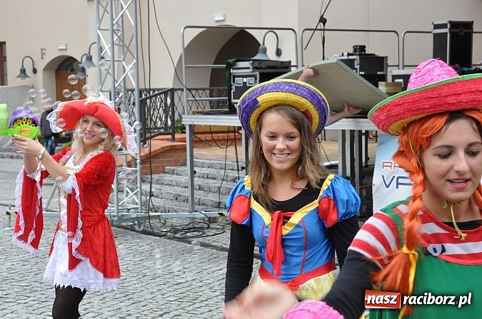 Zdjęcie w galerii na portalu naszraciborz.pl: Rodzinny piknik na raciborskim zamku wiadomości z regionu