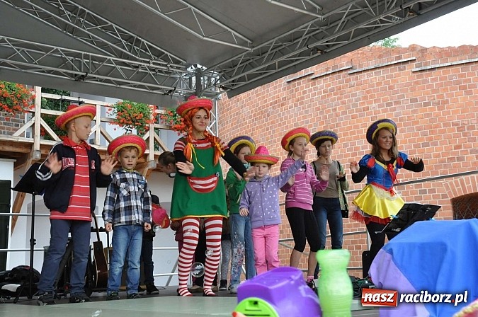 Zdjęcie w galerii na portalu naszraciborz.pl: Rodzinny piknik na raciborskim zamku wiadomości z regionu