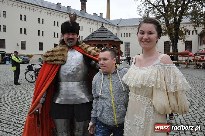 Zdjęcie w galerii na portalu naszraciborz.pl: Rodzinny piknik na raciborskim zamku wiadomości z regionu