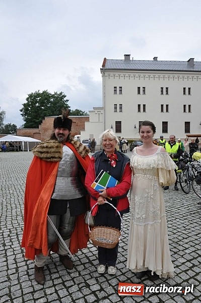 Zdjęcie w galerii na portalu naszraciborz.pl: Rodzinny piknik na raciborskim zamku wiadomości z regionu