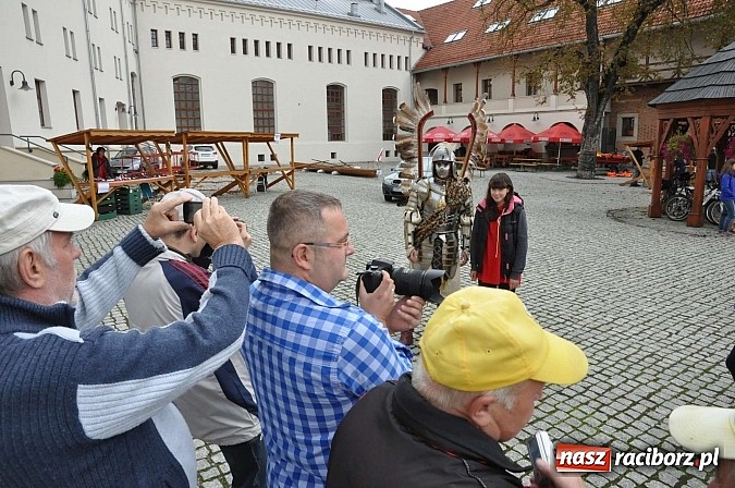 Zdjęcie w galerii na portalu naszraciborz.pl: Rodzinny piknik na raciborskim zamku wiadomości z regionu