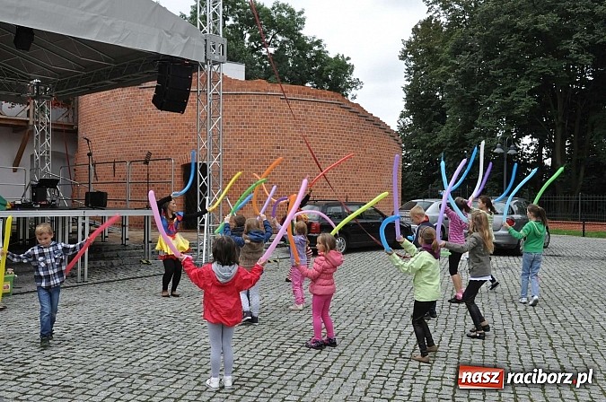 Zdjęcie w galerii na portalu naszraciborz.pl: Rodzinny piknik na raciborskim zamku wiadomości z regionu