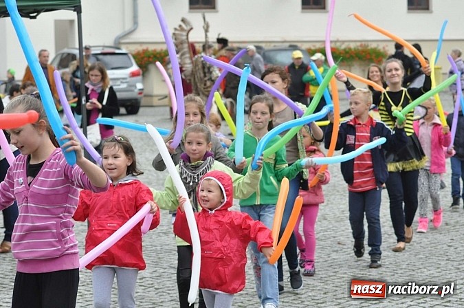 Zdjęcie w galerii na portalu naszraciborz.pl: Rodzinny piknik na raciborskim zamku wiadomości z regionu