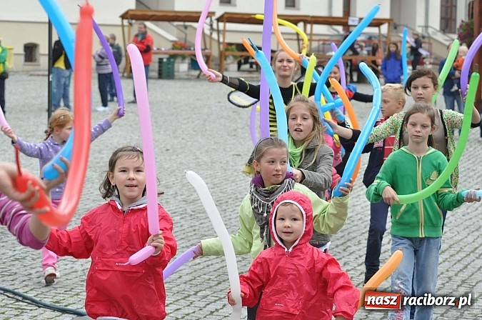 Zdjęcie w galerii na portalu naszraciborz.pl: Rodzinny piknik na raciborskim zamku wiadomości z regionu