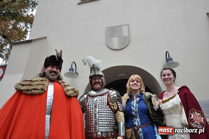 Zdjęcie w galerii na portalu naszraciborz.pl: Rodzinny piknik na raciborskim zamku wiadomości z regionu