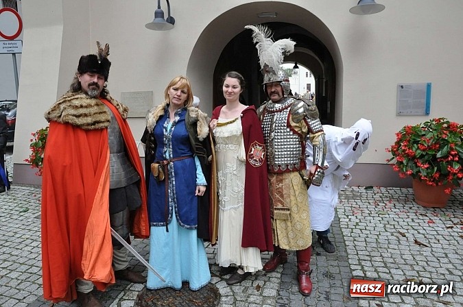 Zdjęcie w galerii na portalu naszraciborz.pl: Rodzinny piknik na raciborskim zamku wiadomości z regionu