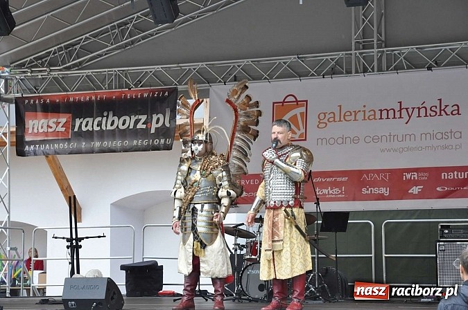 Zdjęcie w galerii na portalu naszraciborz.pl: Rodzinny piknik na raciborskim zamku wiadomości z regionu