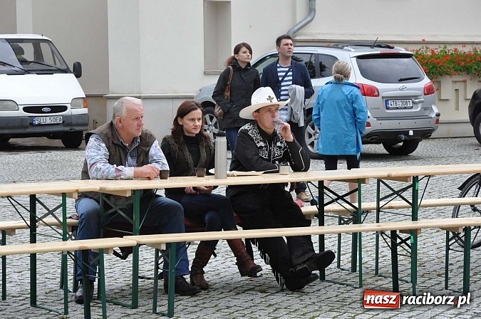 Zdjęcie w galerii na portalu naszraciborz.pl: Rodzinny piknik na raciborskim zamku wiadomości z regionu