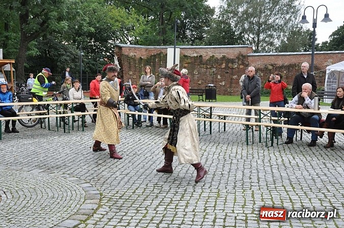 Zdjęcie w galerii na portalu naszraciborz.pl: Rodzinny piknik na raciborskim zamku wiadomości z regionu