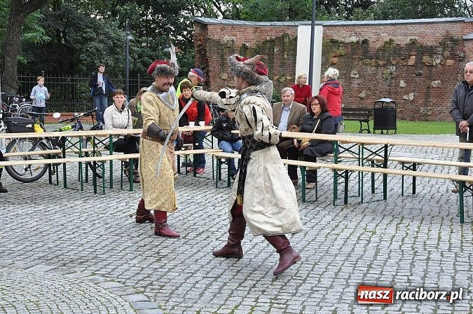 Zdjęcie w galerii na portalu naszraciborz.pl: Rodzinny piknik na raciborskim zamku wiadomości z regionu