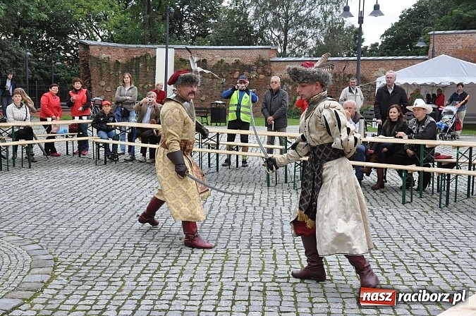 Zdjęcie w galerii na portalu naszraciborz.pl: Rodzinny piknik na raciborskim zamku wiadomości z regionu