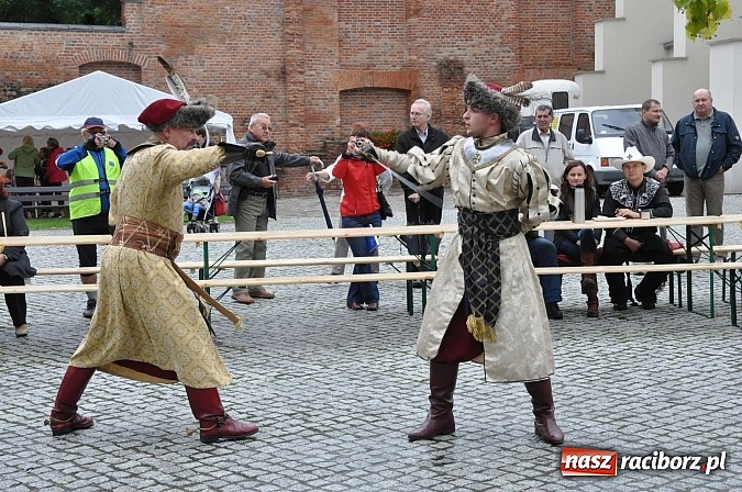 Zdjęcie w galerii na portalu naszraciborz.pl: Rodzinny piknik na raciborskim zamku wiadomości z regionu