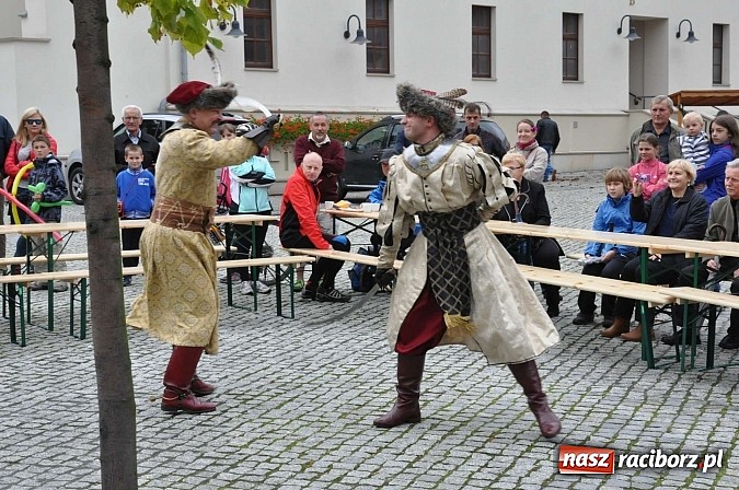Zdjęcie w galerii na portalu naszraciborz.pl: Rodzinny piknik na raciborskim zamku wiadomości z regionu