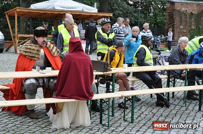 Zdjęcie w galerii na portalu naszraciborz.pl: Rodzinny piknik na raciborskim zamku wiadomości z regionu