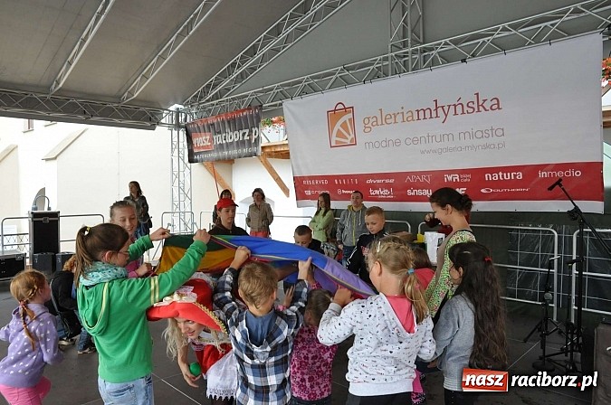 Zdjęcie w galerii na portalu naszraciborz.pl: Rodzinny piknik na raciborskim zamku wiadomości z regionu