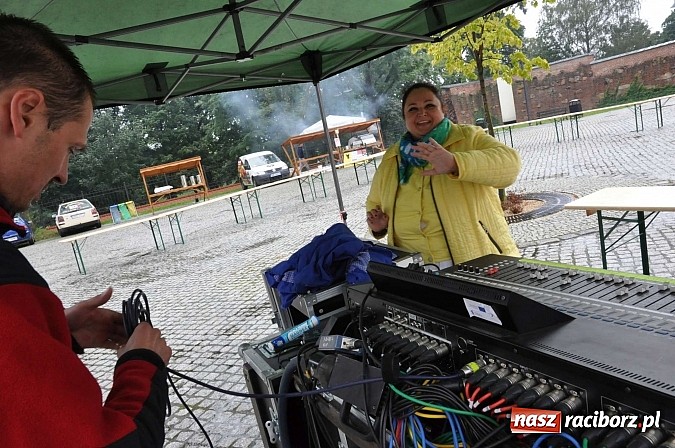 Zdjęcie w galerii na portalu naszraciborz.pl: Rodzinny piknik na raciborskim zamku wiadomości z regionu