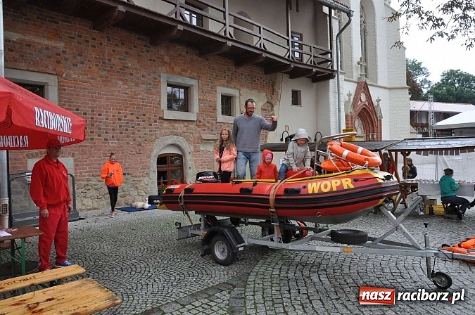 Zdjęcie w galerii na portalu naszraciborz.pl: Rodzinny piknik na raciborskim zamku wiadomości z regionu