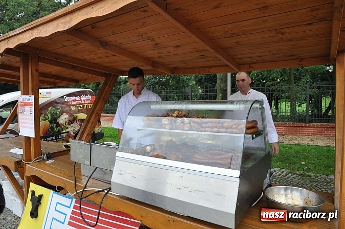 Zdjęcie w galerii na portalu naszraciborz.pl: Rodzinny piknik na raciborskim zamku wiadomości z regionu