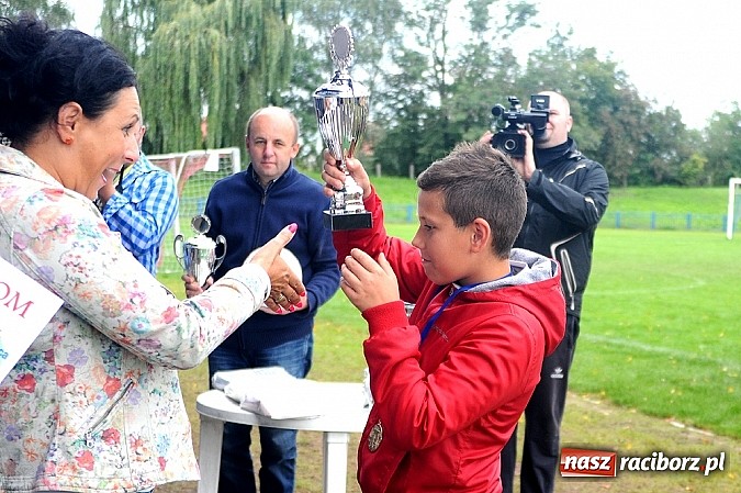 Zdjęcie w galerii na portalu naszraciborz.pl: I Turniej im. Zbigniewa Oszka za nami. Zwycięstwo piłkarzy z Częstochowy wiadomości z regionu