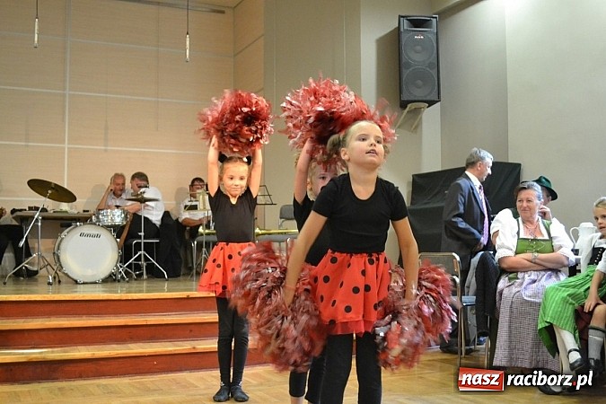 Zdjęcie w galerii na portalu naszraciborz.pl: Bawarczycy na festynie DFK w Tworkowie wiadomości z regionu