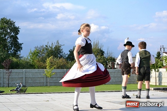 Zdjęcie w galerii na portalu naszraciborz.pl: Bawarczycy na festynie DFK w Tworkowie wiadomości z regionu